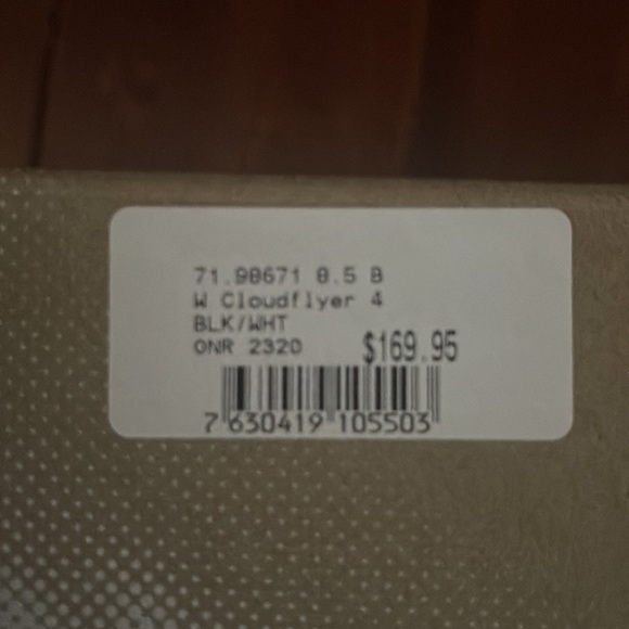 ON Women’s Cloud tech cloud flyer 4-size 8.5-BRAND NEW IN BOX!! - Picture 8 of 13